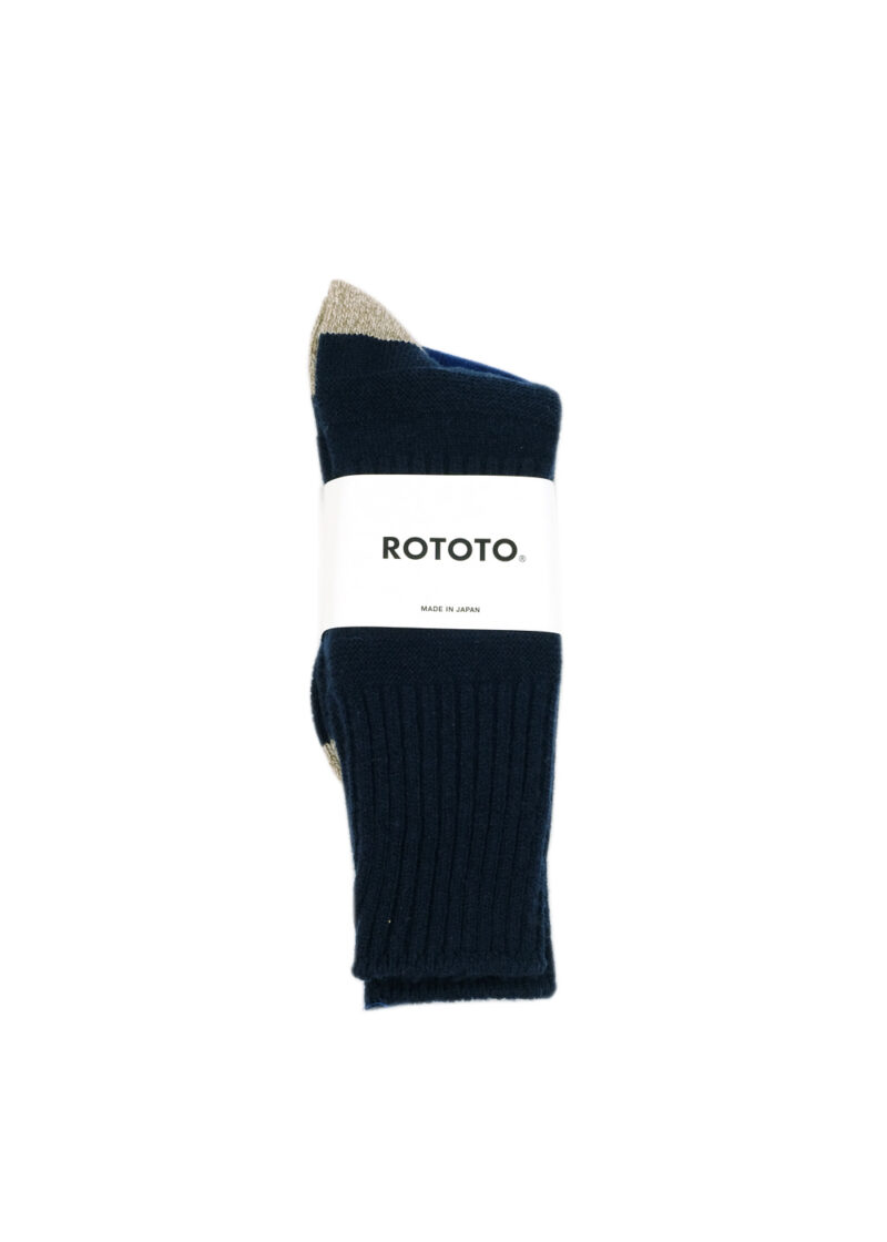 Rototo_guernsey-pattern-crew-socks-navy-mix.brown-01
