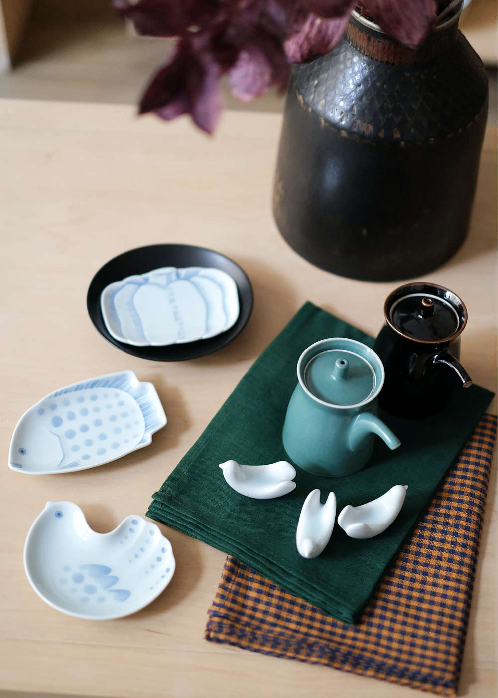 Hakusan porcelain image photo with Variety Tray Petit trays and soy sauce dispensers